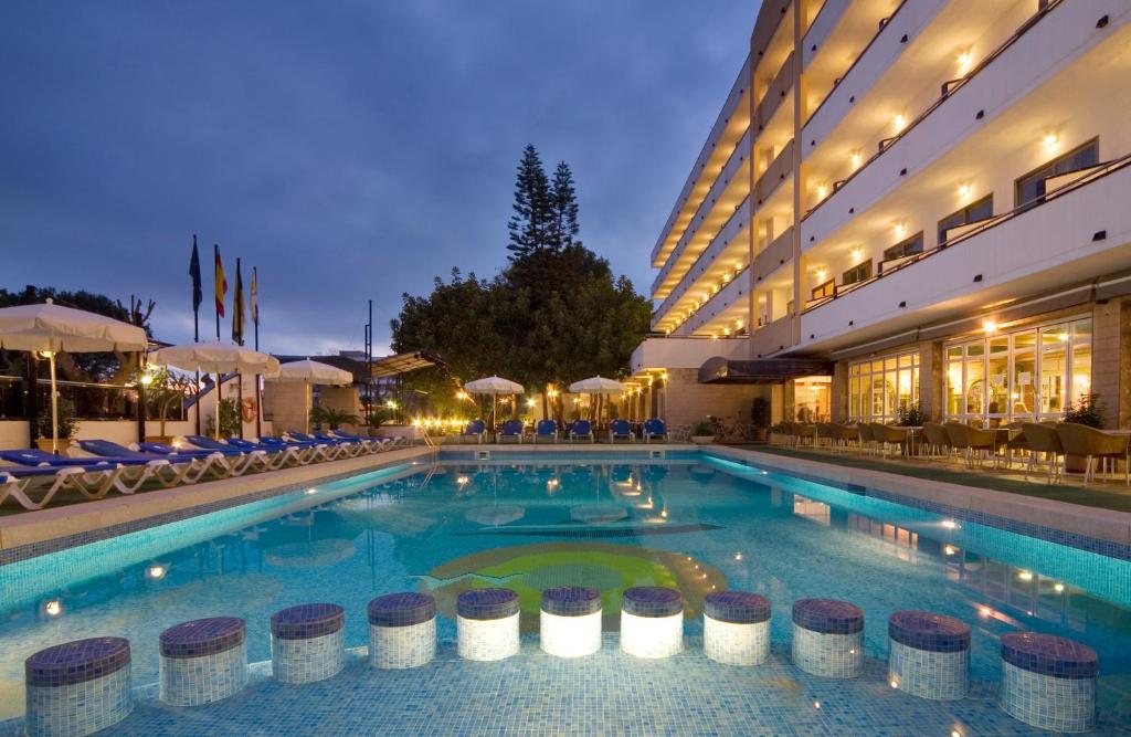 Bazén v ubytovaní Hotel Mariant alebo v jeho blízkosti