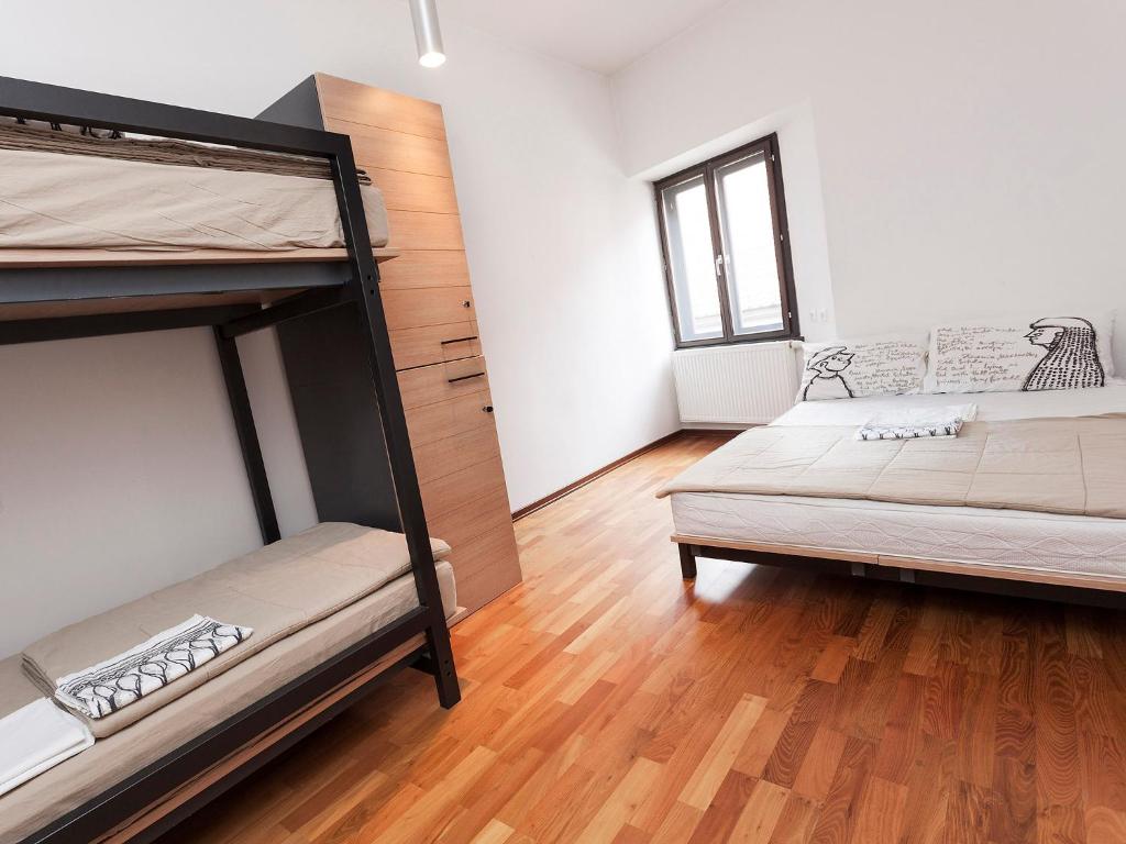 Hostel Situla - Triple Room With Shared Bathroom