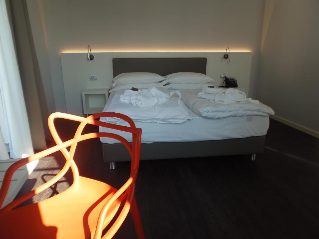 Postel nebo postele na pokoji v ubytování Albergo Dongo
