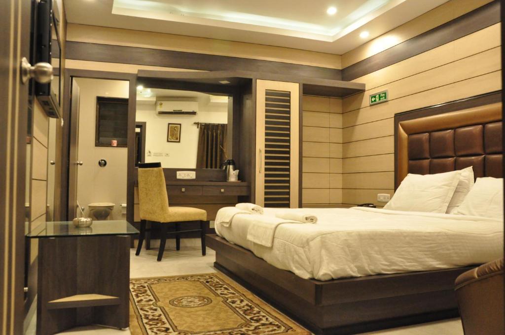 Postel nebo postele na pokoji v ubytování Hotel Esteem