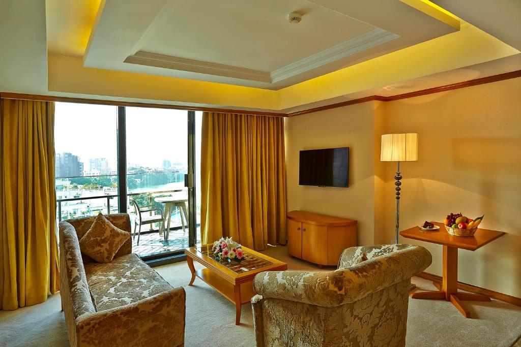 Six Seasons Hotel - Suite Royale Avec Kitchenette/Jacuzzi