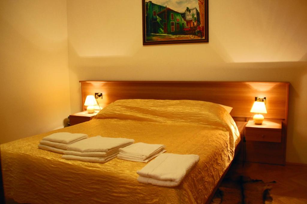 Postel nebo postele na pokoji v ubytování Apartment Branko with free parking