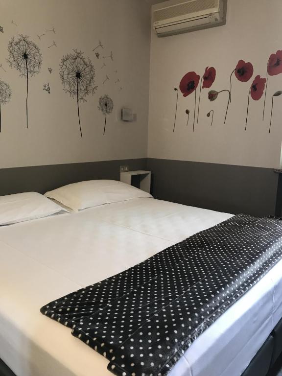Postel nebo postele na pokoji v ubytování Albergo Al Cacciatore Tortellinando