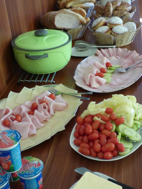 Jedzenie w pensjonacie lub w pobliżu