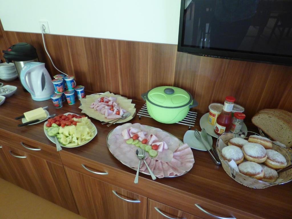 Jedzenie w pensjonacie lub w pobliżu