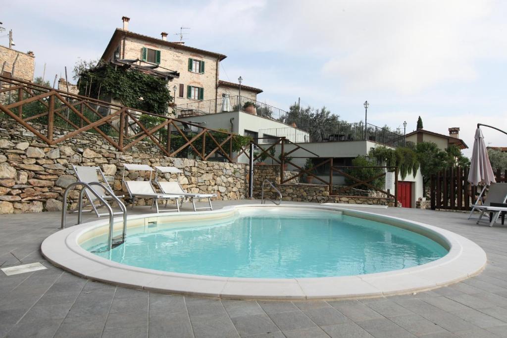 Bazén v ubytování Agriturismo Il Calesse nebo v jeho okolí