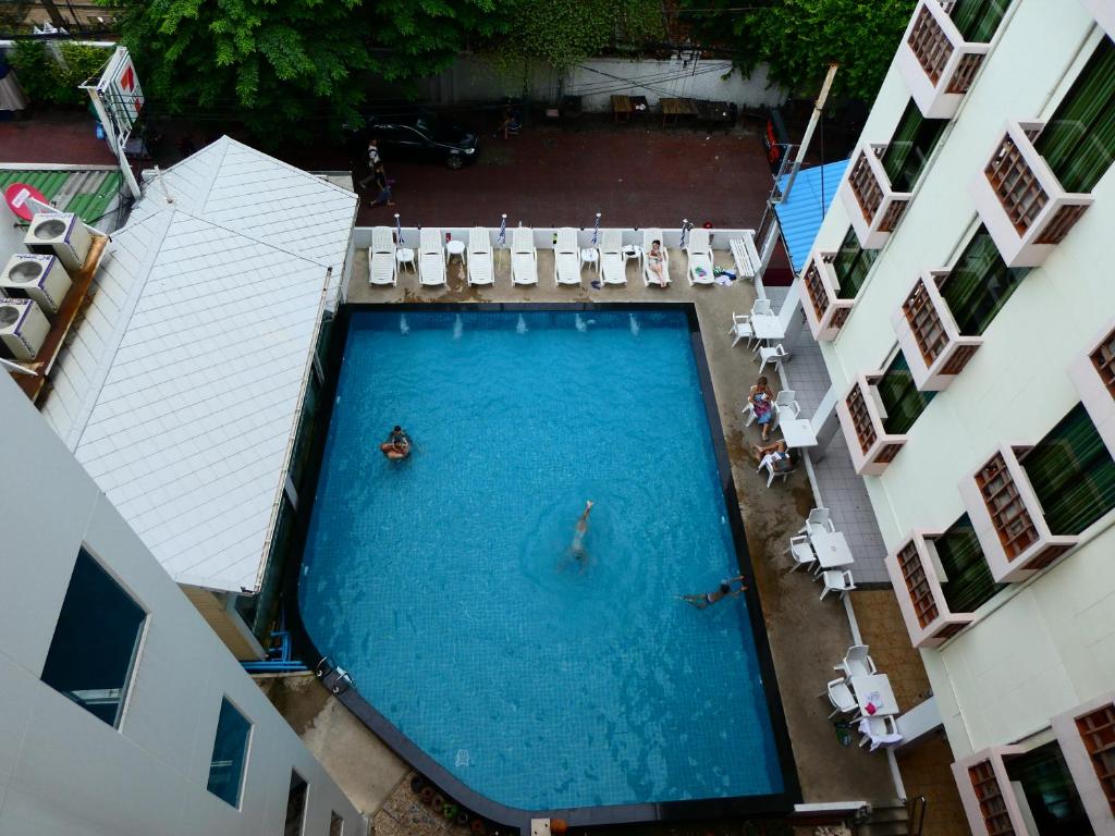 MANGO Lagoon Place - Resim 29