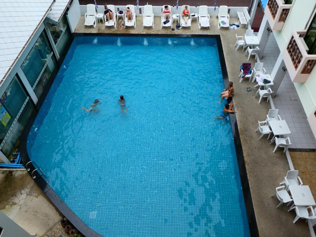 MANGO Lagoon Place - Resim 30