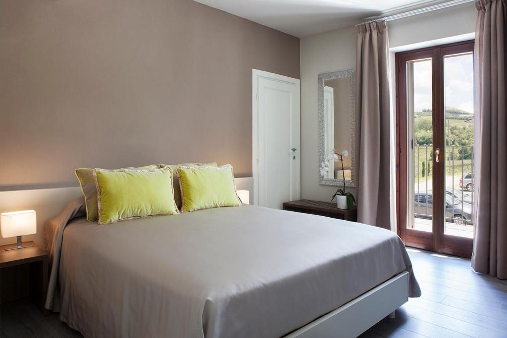 A bed or beds in a room at Locanda San Giorgio