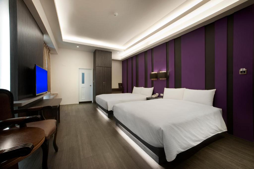 Postel nebo postele na pokoji v ubytování Two Fukun Hotel