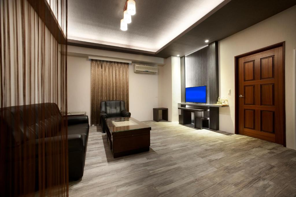 TV a/nebo společenská místnost v ubytování Two Fukun Hotel