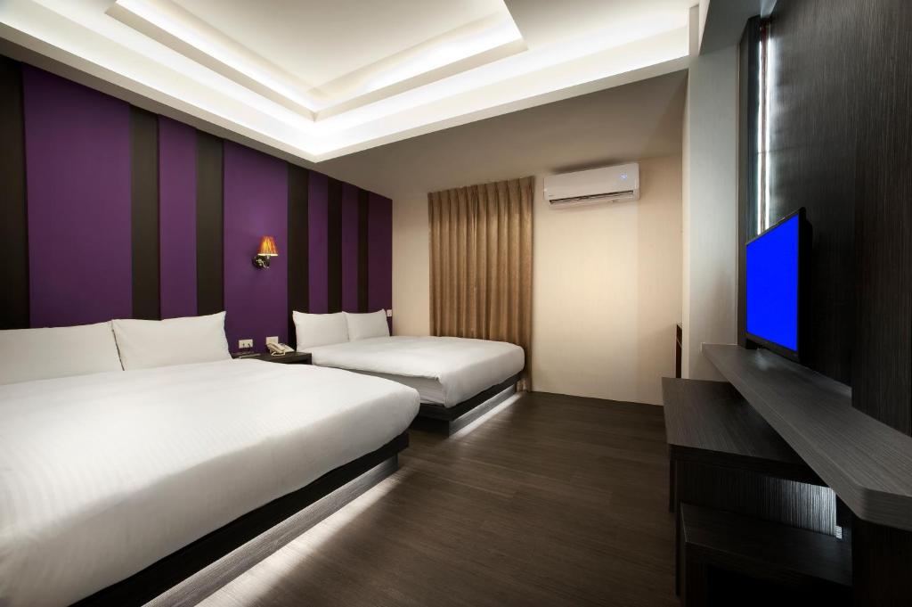 TV a/nebo společenská místnost v ubytování Two Fukun Hotel