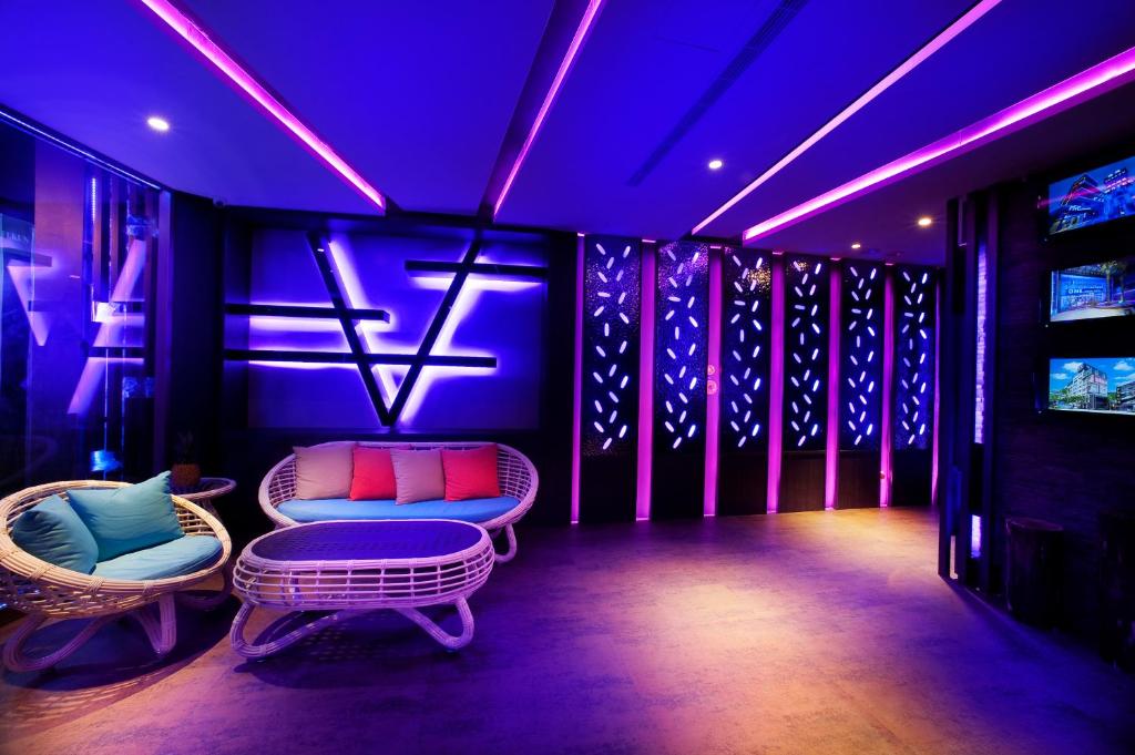 TV a/nebo společenská místnost v ubytování Two Fukun Hotel