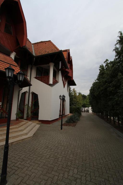 Budynek, w którym mieści się hotel