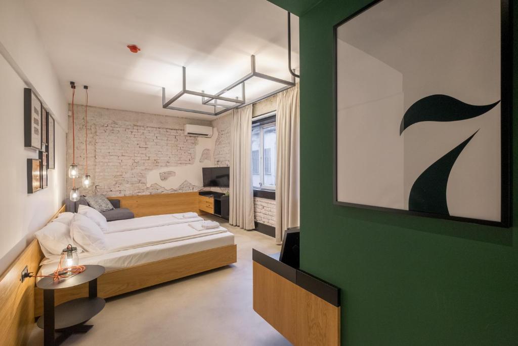 Postel nebo postele na pokoji v ubytování R34 Boutique Hotel