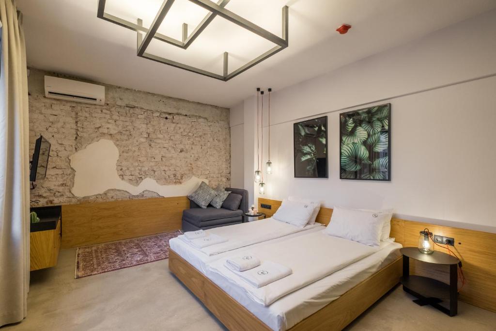Postel nebo postele na pokoji v ubytování R34 Boutique Hotel