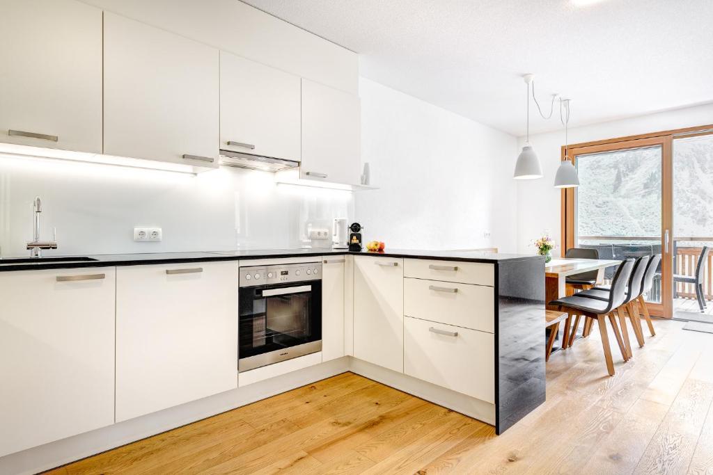 Kuchyň nebo kuchyňský kout v ubytování Damüls Appartements
