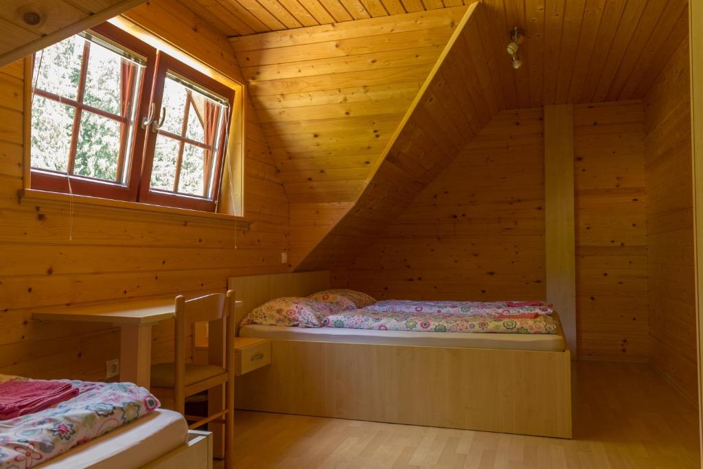Postel nebo postele na pokoji v ubytování Apartments Petek