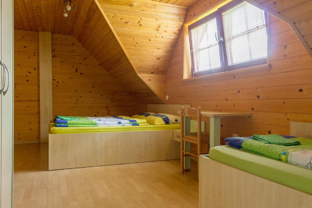Postel nebo postele na pokoji v ubytování Apartments Petek