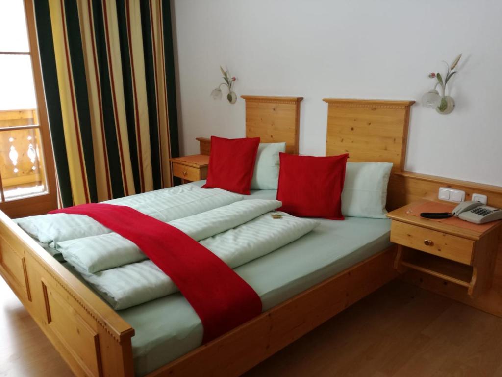 Postel nebo postele na pokoji v ubytování Landhaus Servus
