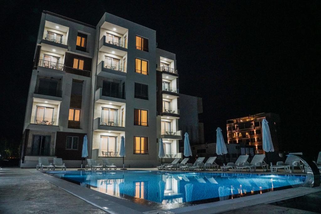 Bazén v ubytování La Dolce Vita Residence nebo v jeho okolí