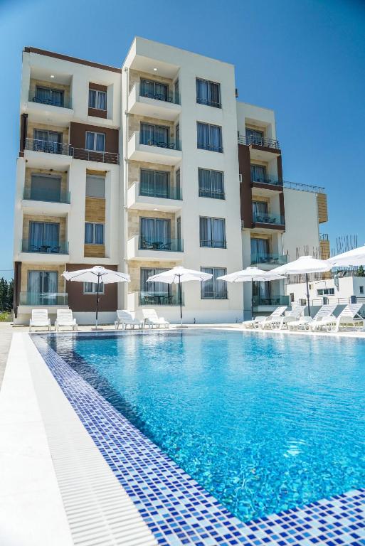 Bazén v ubytování La Dolce Vita Residence nebo v jeho okolí