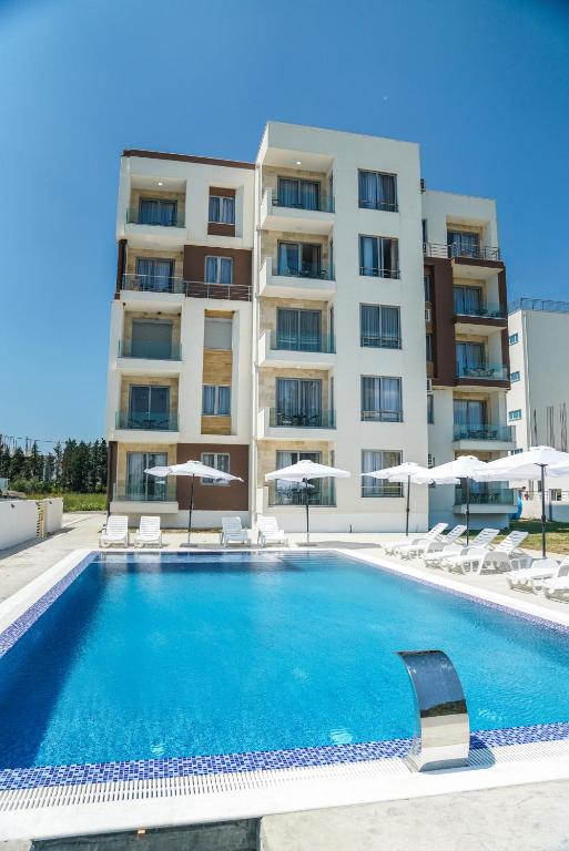 Bazén v ubytování La Dolce Vita Residence nebo v jeho okolí
