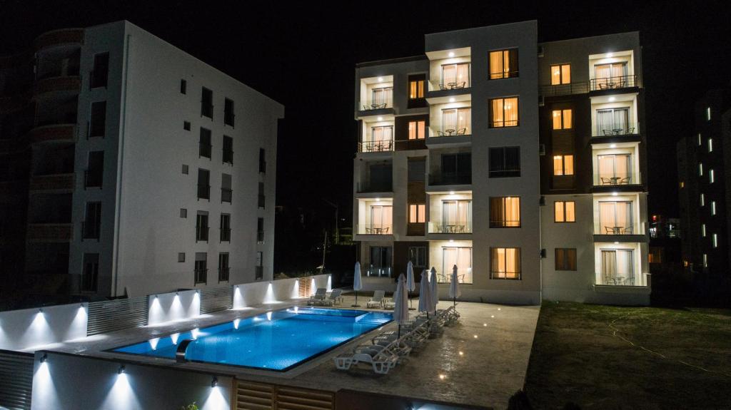 Bazén v ubytování La Dolce Vita Residence nebo v jeho okolí
