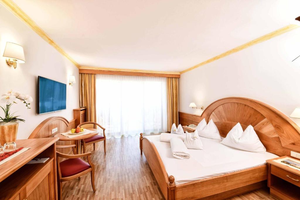 TV a/nebo společenská místnost v ubytování Hotel Sonnenburg