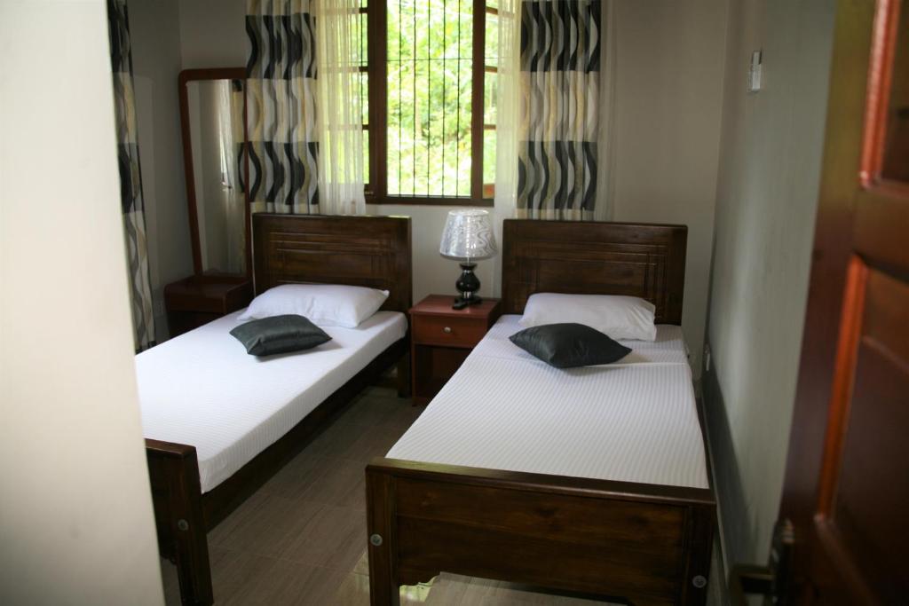Postel nebo postele na pokoji v ubytování The Springfields Kandy Previously Madara Residence Kandy