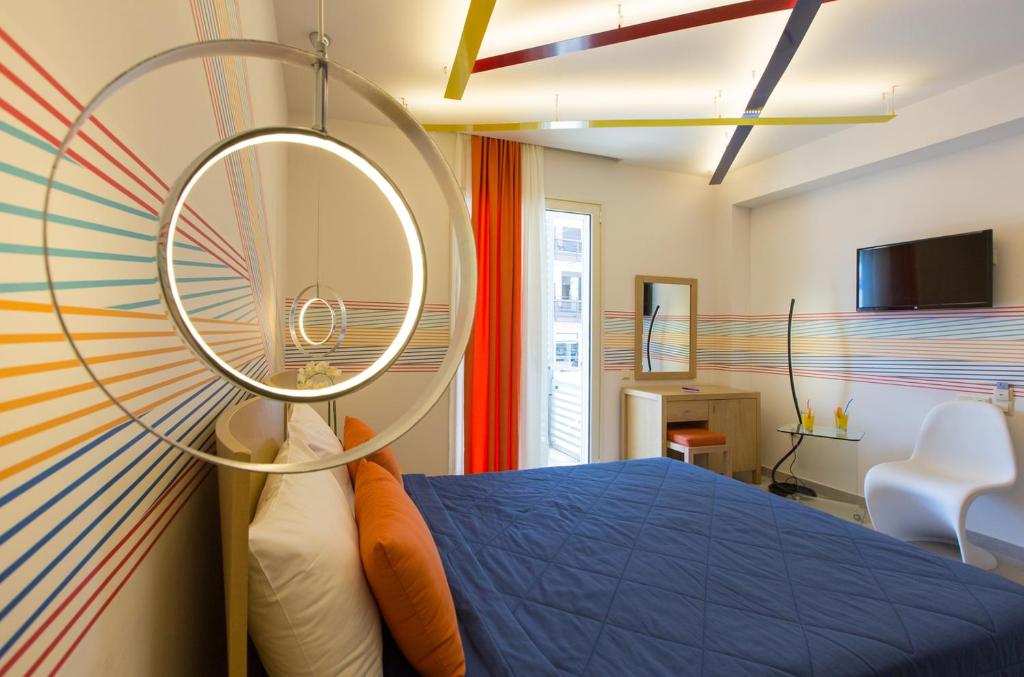 Postel nebo postele na pokoji v ubytování Flisvos Royal Hotel & Suites