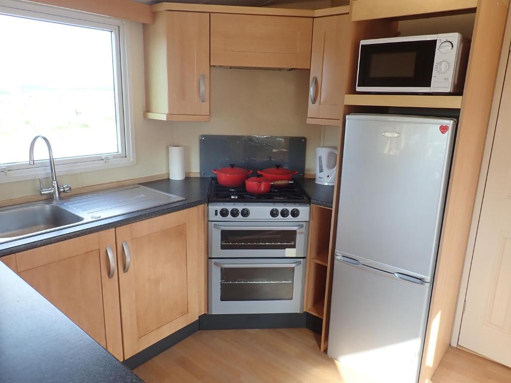 Cucina o angolo cottura di Earls View Caravan