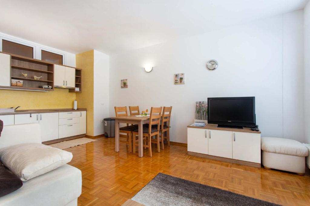Apartma Luna - Apartment