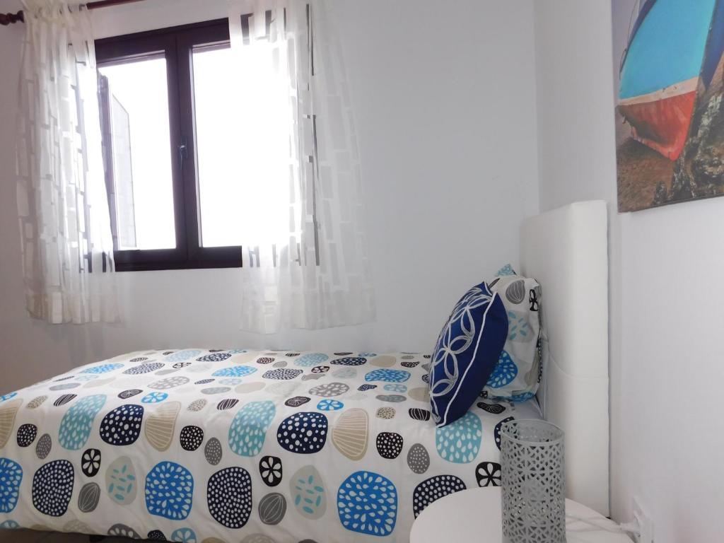 A bed or beds in a room at El Roquito Ocean View