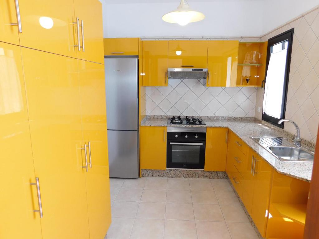 A kitchen or kitchenette at El Roquito Ocean View