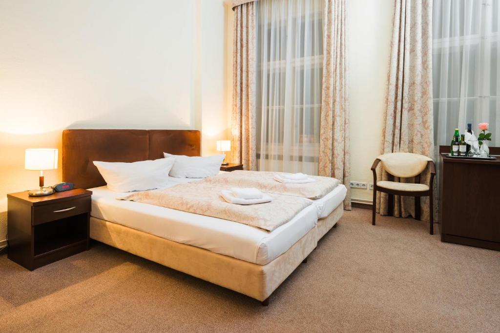 Postel nebo postele na pokoji v ubytování Upper Room Hotel Kurfürstendamm