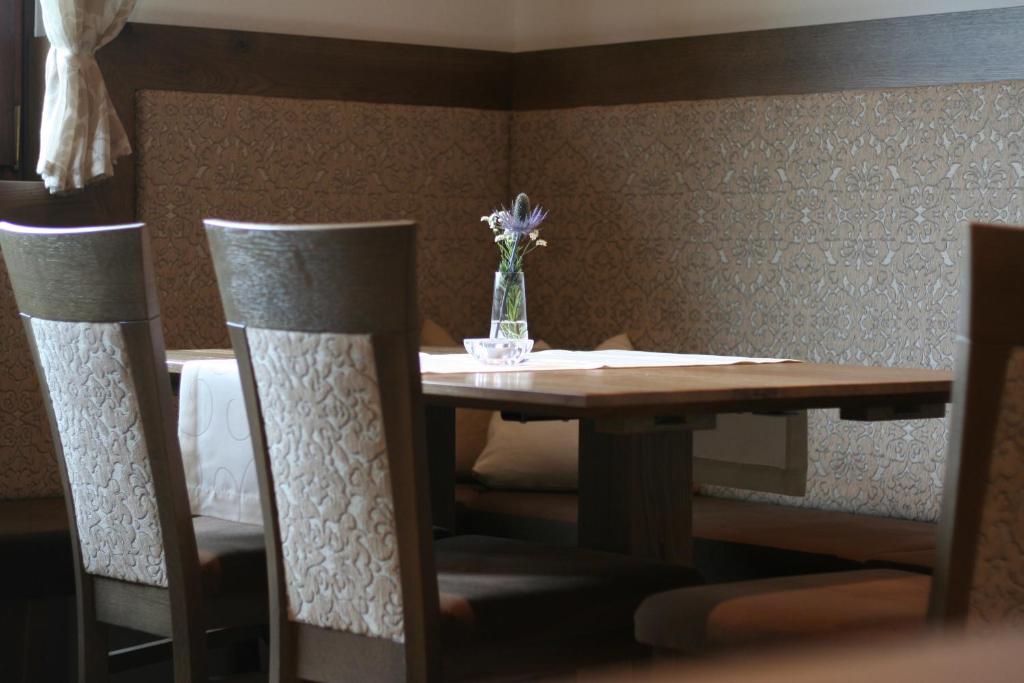 Fotografie z fotogalerie ubytování Hotel-Restaurant Stefanihof v destinaci Fuschl am See