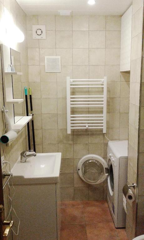 A bathroom at Torres del Sol Sea View Apartment