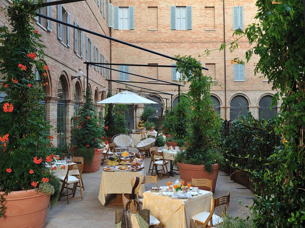 Restaurace v ubytování Albergo San Domenico