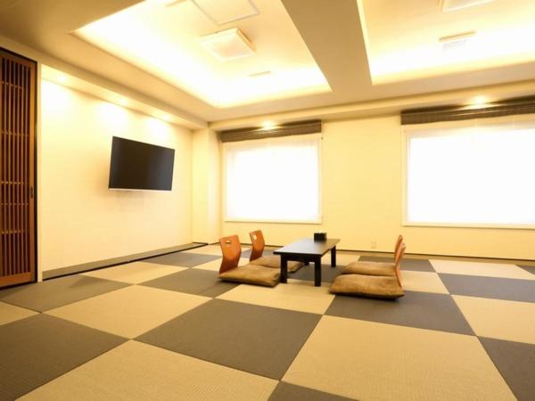 TV a/nebo společenská místnost v ubytování Tabist S hyde Park Koga Station