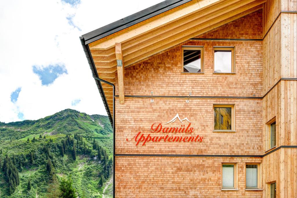 Nespecifikovaný výhled na hory nebo výhled na hory při pohledu z aparthotelu