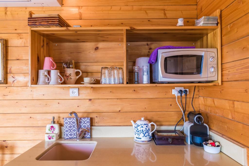 Kuchyň nebo kuchyňský kout v ubytování Nof Tzameret Cabins