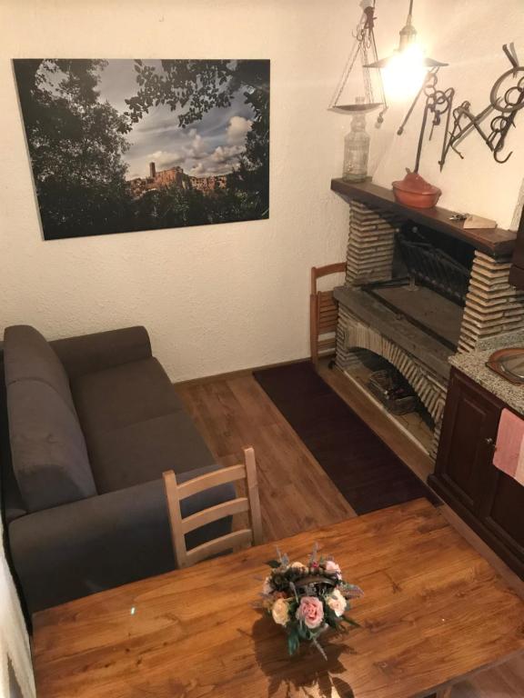 a living room with a couch and a table at La Casetta ai Lavatoi di Sutri in Sutri