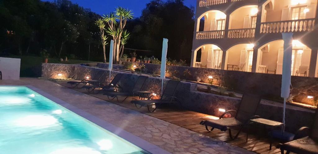 Bazén v ubytování Hibiscus Suites - A nebo v jeho okolí