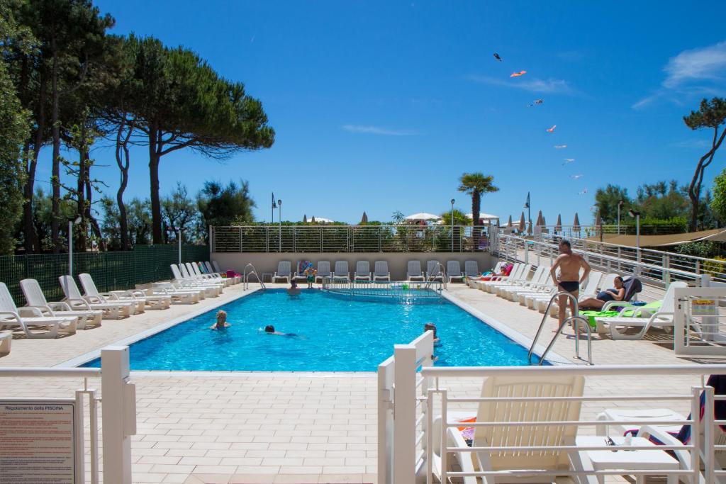 Bazén v ubytování Residence Florida nebo v jeho okolí
