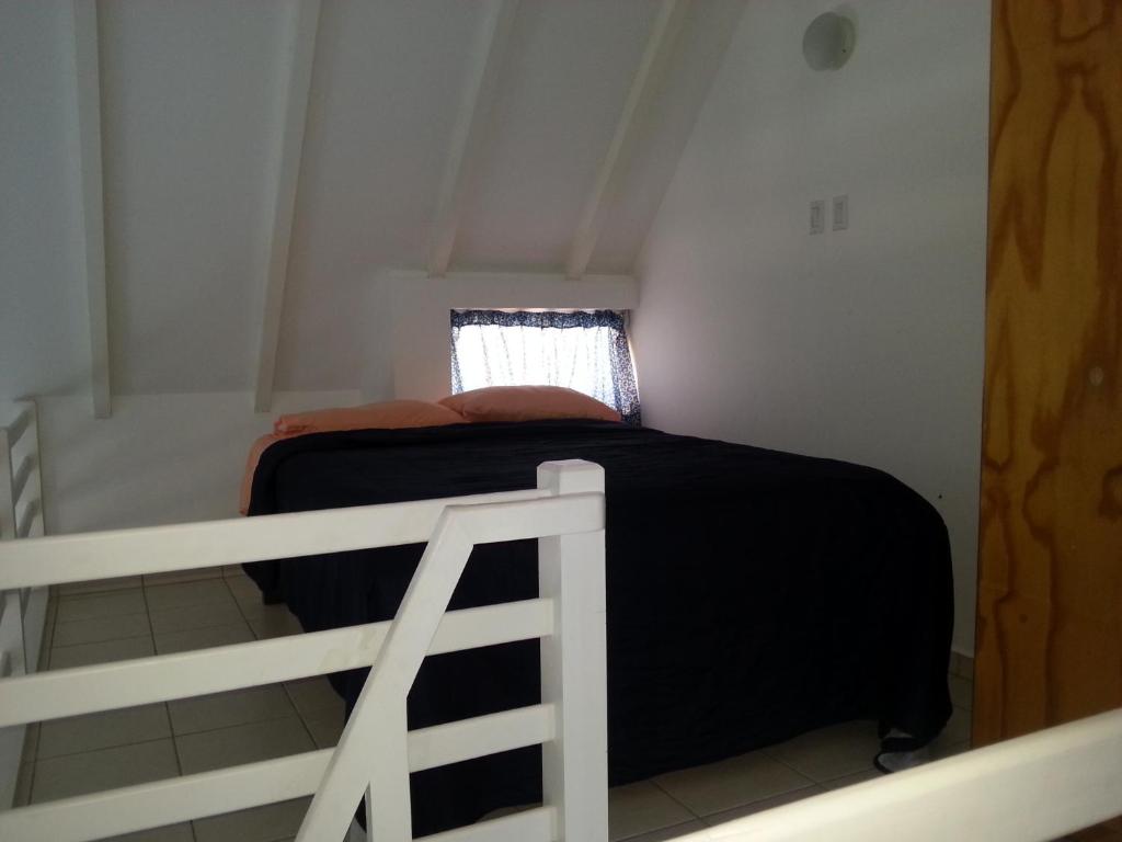 Postel nebo postele na pokoji v ubytování Orange Rembrandt Studio Apartments