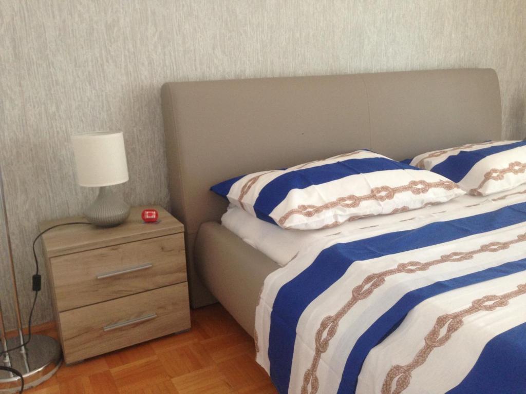 Posteľ alebo postele v izbe v ubytovaní Apartment Gold & Gray