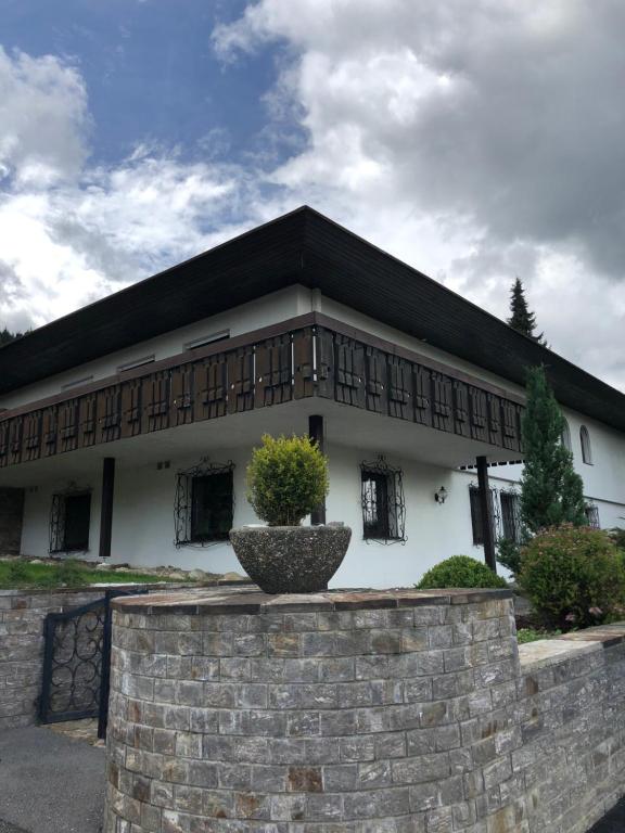 Budova, kde se vila nachází