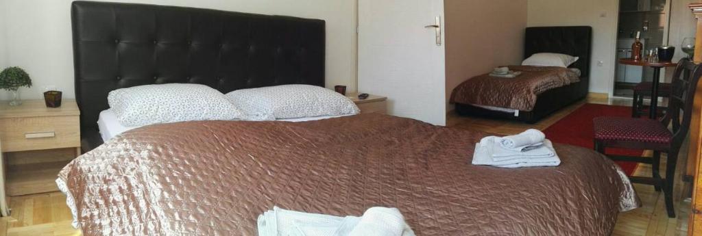 Postel nebo postele na pokoji v ubytování Fortezza rooms