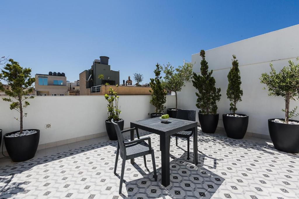 Two Pillows Boutique Hostel - 12